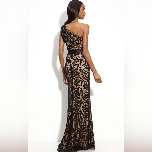 Tadashi Shoji Lace One Shoulder mermaid gown Size 10 - Picture 2 of 5